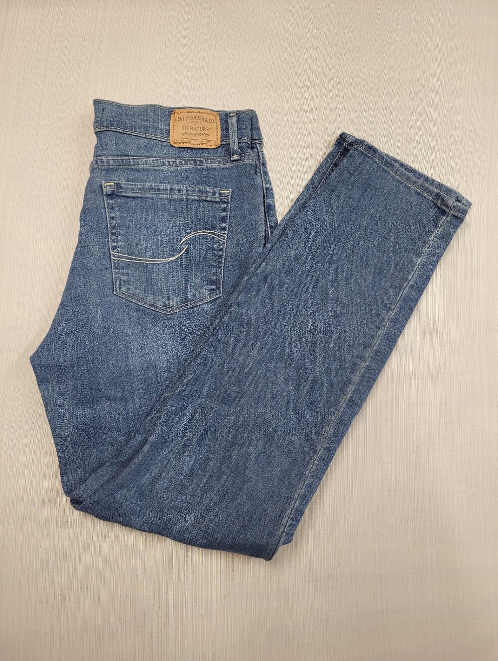 Signature by Levi Strauss & Co. Women's Mid-Rise Straight Jeans -  Size 10